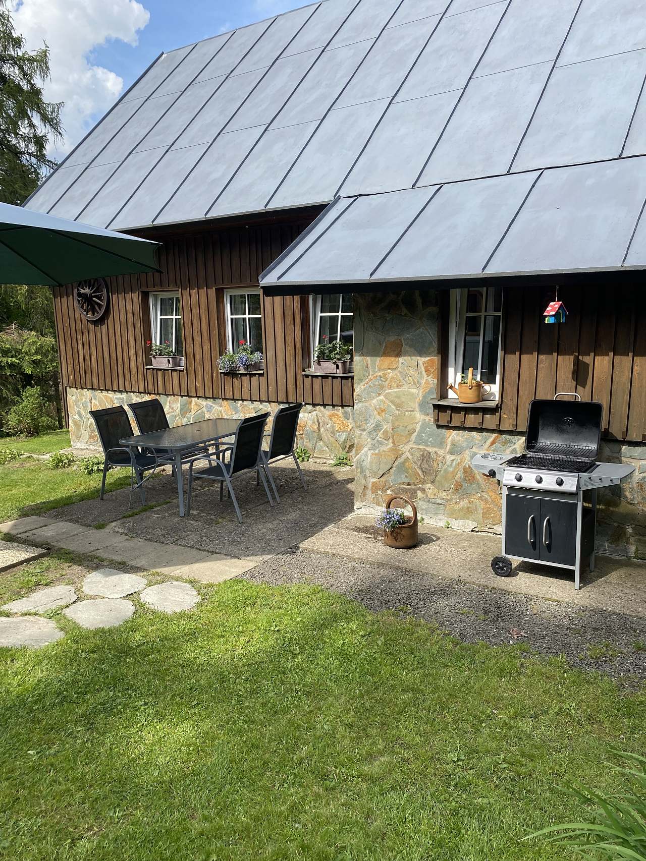 venkovni-posezeni-s-grilem-93bb-